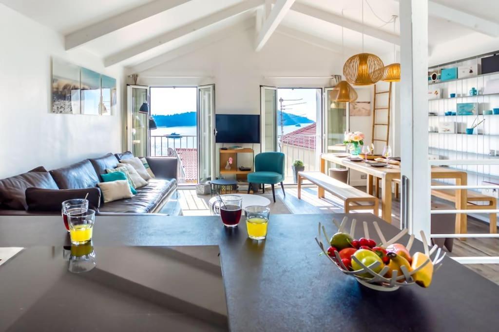 #40 Bright Sea View Suite For 6 2Mins Walk Port & Sea Villefranche-sur-Mer Bagian luar foto