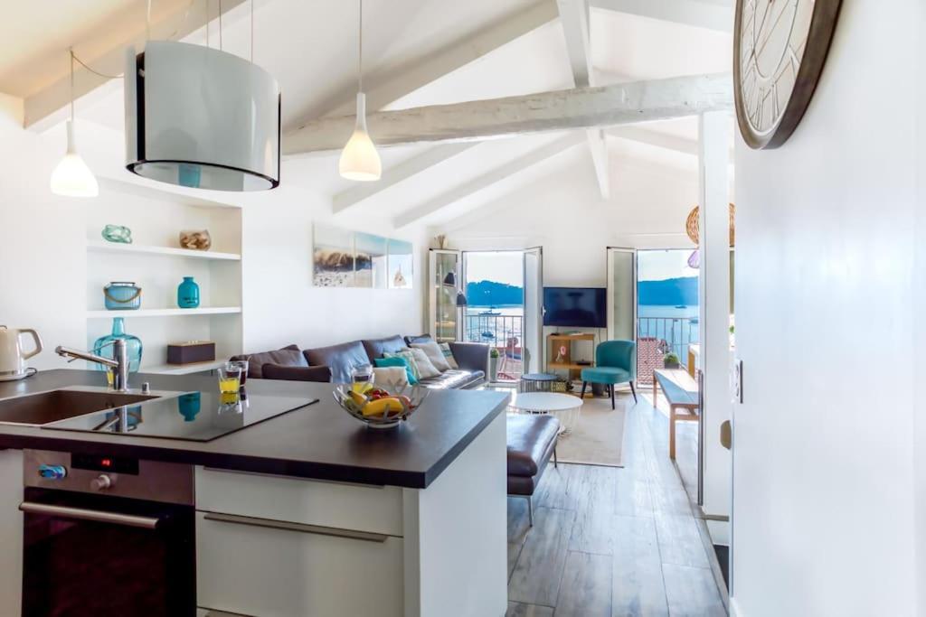 #40 Bright Sea View Suite For 6 2Mins Walk Port & Sea Villefranche-sur-Mer Bagian luar foto