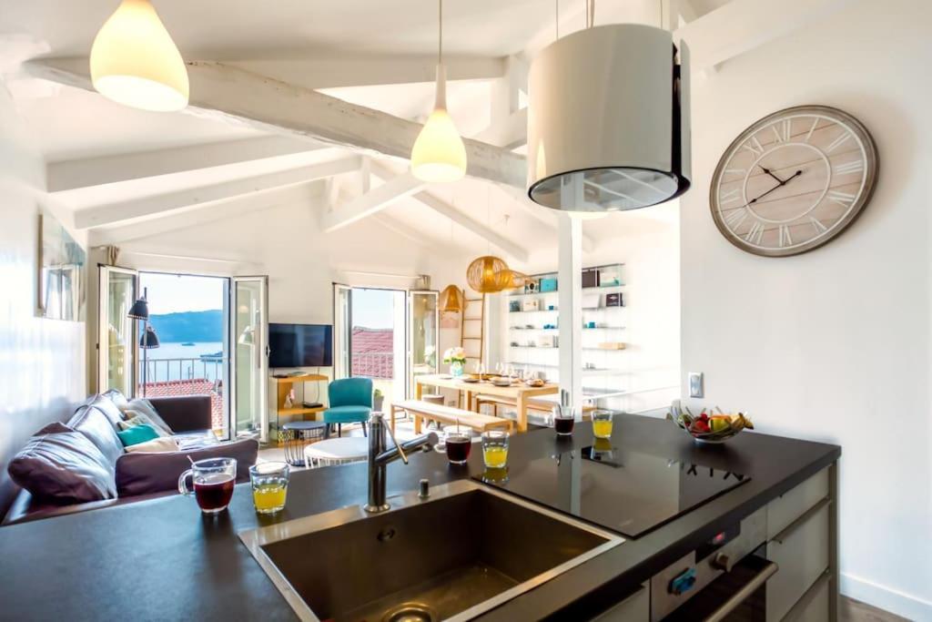 #40 Bright Sea View Suite For 6 2Mins Walk Port & Sea Villefranche-sur-Mer Bagian luar foto