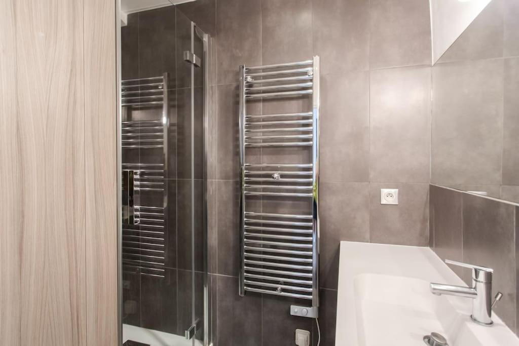 #40 Bright Sea View Suite For 6 2Mins Walk Port & Sea Villefranche-sur-Mer Bagian luar foto