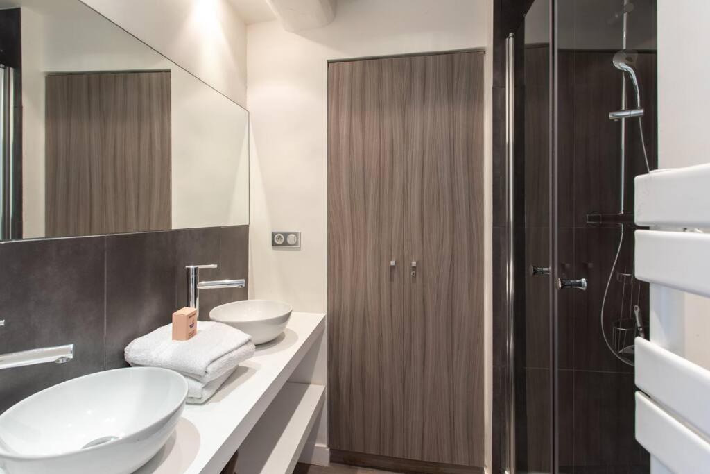 #40 Bright Sea View Suite For 6 2Mins Walk Port & Sea Villefranche-sur-Mer Bagian luar foto